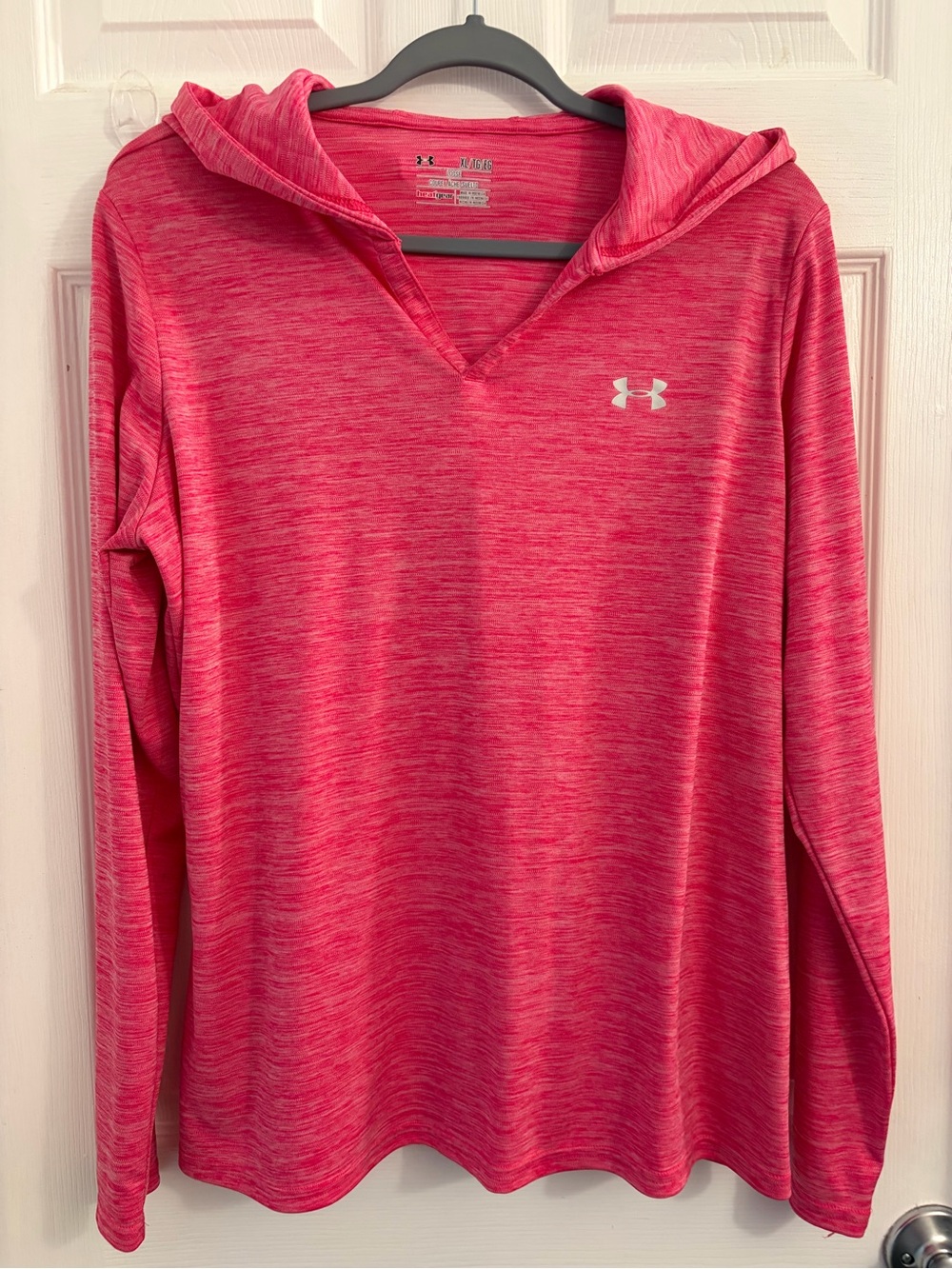 Under Armour Women's Pink Hooded Long-Sleeve Performance Top. Size XL $10